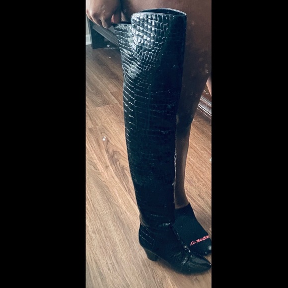 Black Saint Laurent over the knee boots size 38 worn once - Picture 5 of 5